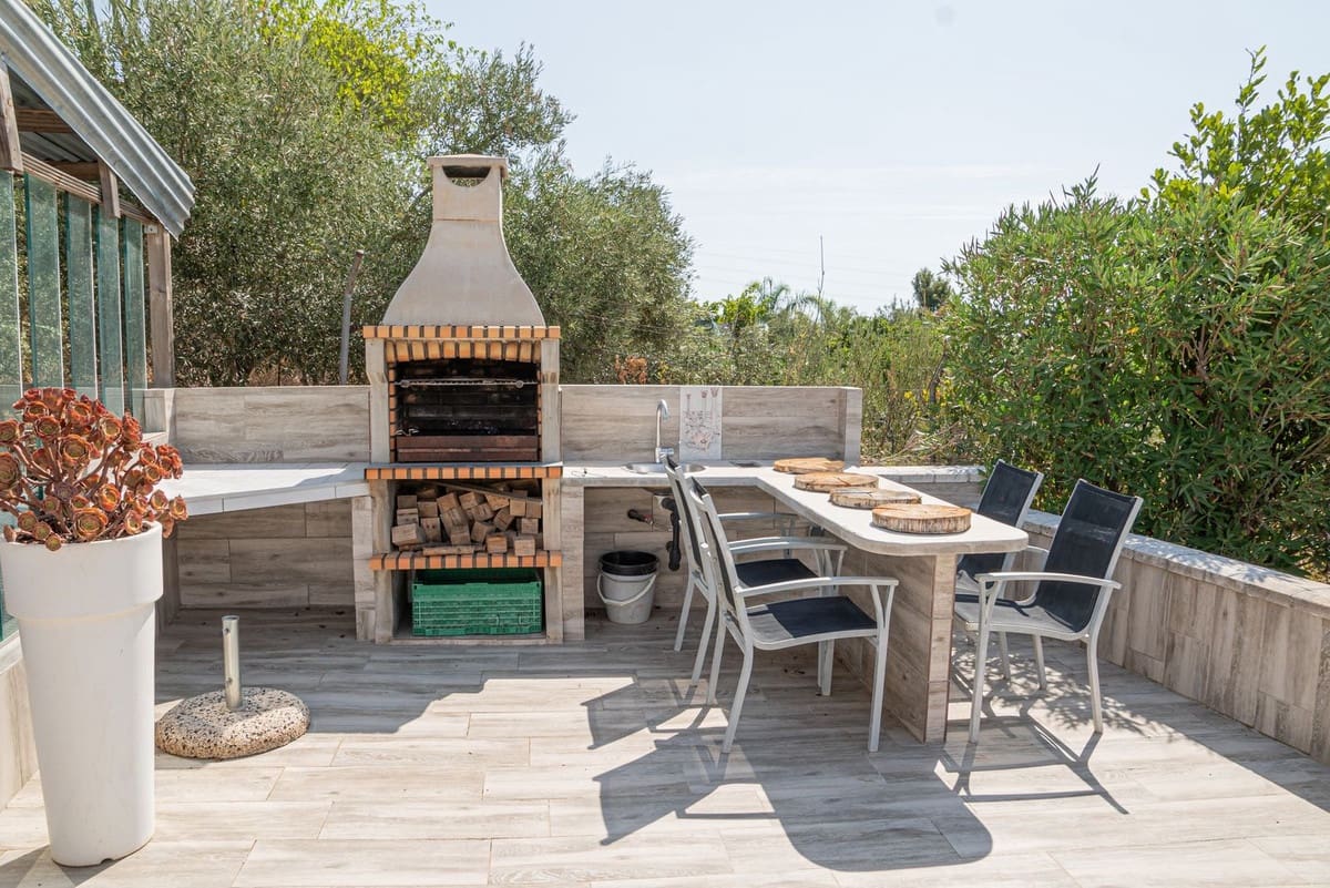6 bedroom Villa for sale in Alhaurin de la Torre with pool garage - € 950,000 (Ref: 10034627)