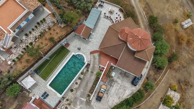 6 bedroom Villa for sale in Alhaurín de la Torre with pool garage - € 950,000 (Ref: 10034627)