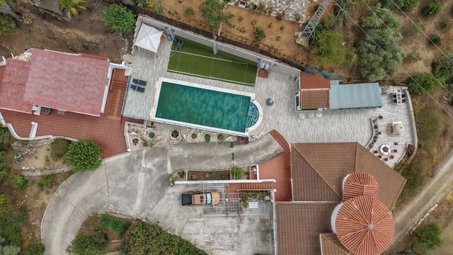 6 bedroom Villa for sale in Alhaurín de la Torre with pool garage - € 950,000 (Ref: 10034627)