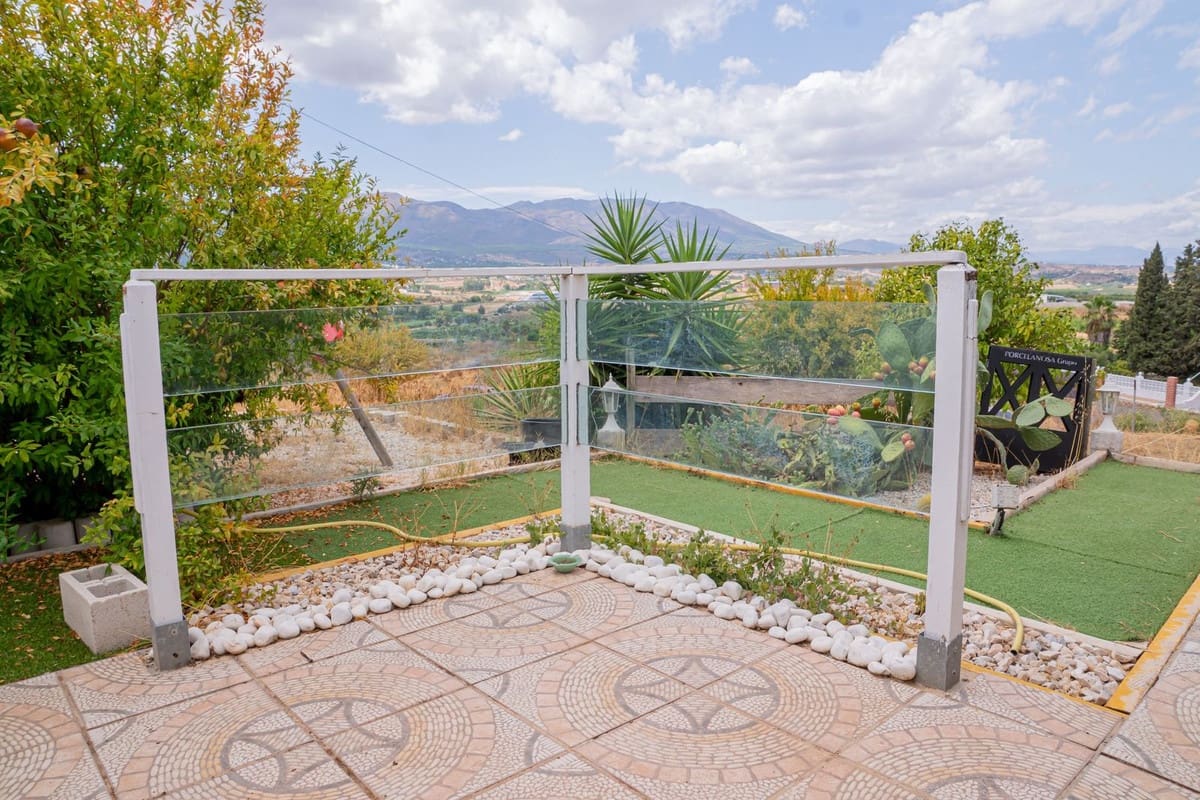 6 bedroom Villa for sale in Alhaurin de la Torre with pool garage - € 950,000 (Ref: 10034627)