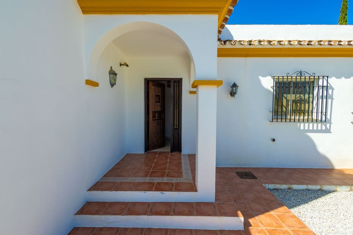 4 soverom Villa til salgs i Canillas de Aceituno med svømmebasseng garasje - € 525 000 (Ref: 10035710)