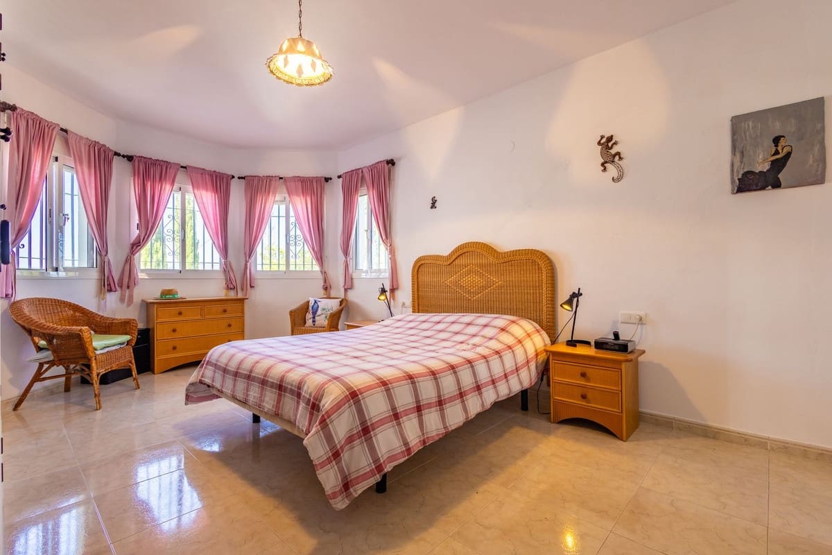 4 soverom Villa til salgs i Canillas de Aceituno med svømmebasseng garasje - € 525 000 (Ref: 10035710)