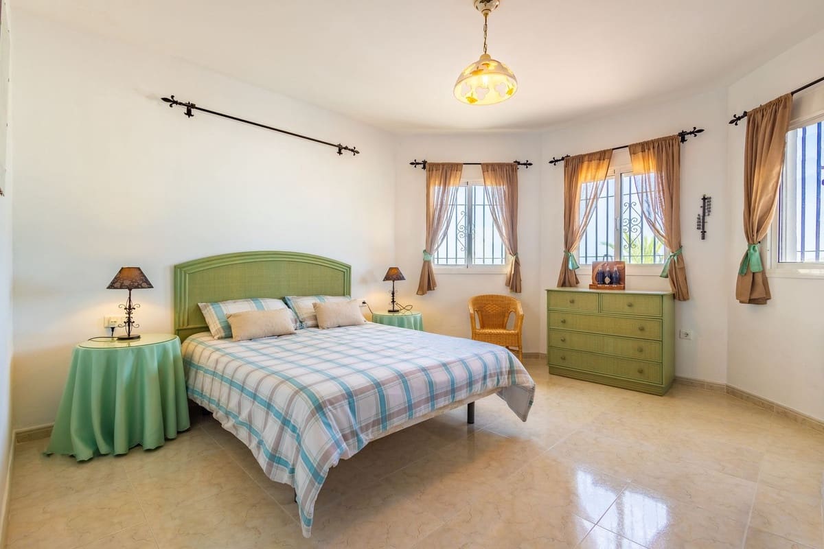 4 soverom Villa til salgs i Canillas de Aceituno med svømmebasseng garasje - € 525 000 (Ref: 10035710)