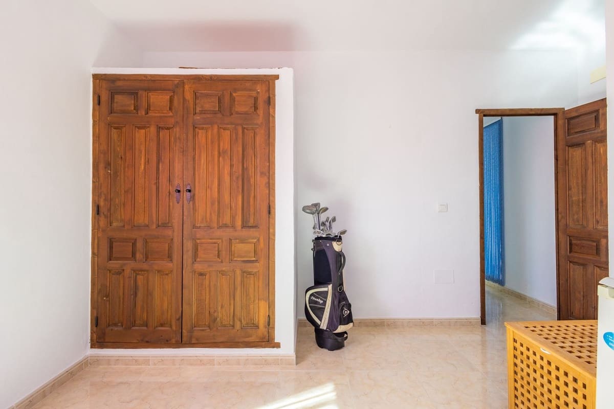 4 soverom Villa til salgs i Canillas de Aceituno med svømmebasseng garasje - € 525 000 (Ref: 10035710)