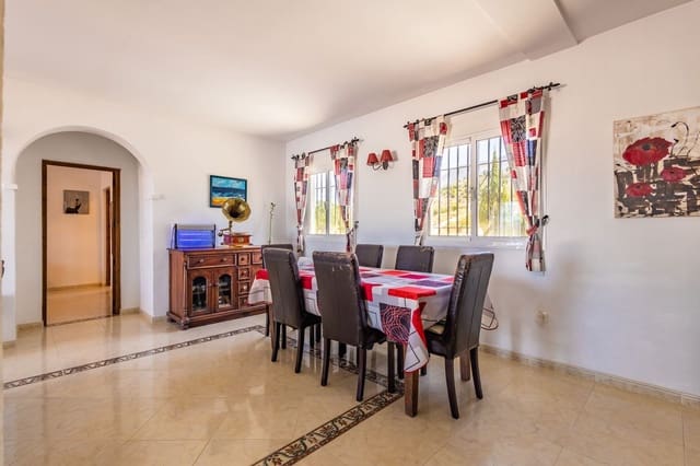 4 soverom Villa til salgs i Canillas de Aceituno med svømmebasseng garasje - € 525 000 (Ref: 10035710)