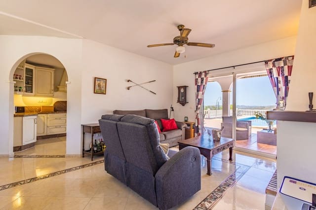 4 soverom Villa til salgs i Canillas de Aceituno med svømmebasseng garasje - € 525 000 (Ref: 10035710)