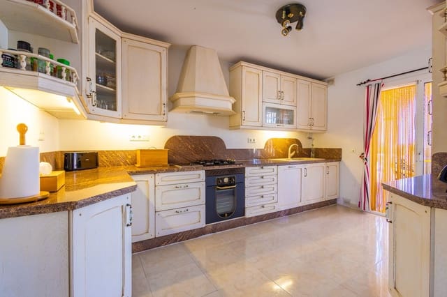 4 soverom Villa til salgs i Canillas de Aceituno med svømmebasseng garasje - € 525 000 (Ref: 10035710)