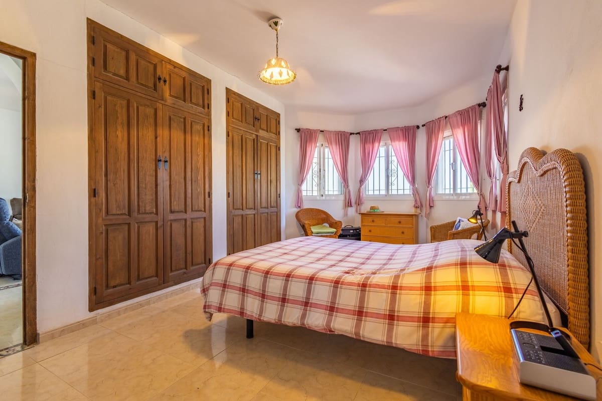 4 soverom Villa til salgs i Canillas de Aceituno med svømmebasseng garasje - € 525 000 (Ref: 10035710)