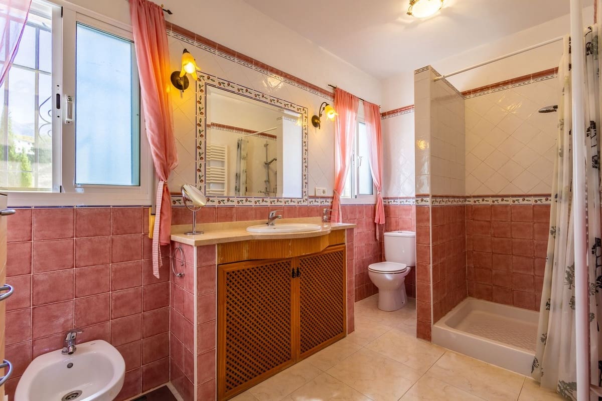 4 soverom Villa til salgs i Canillas de Aceituno med svømmebasseng garasje - € 525 000 (Ref: 10035710)