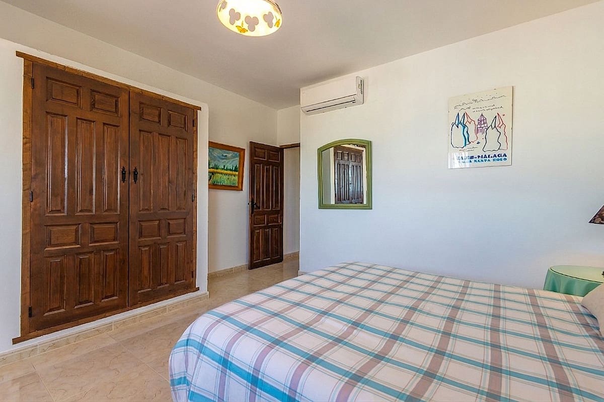 4 soverom Villa til salgs i Canillas de Aceituno med svømmebasseng garasje - € 525 000 (Ref: 10035710)