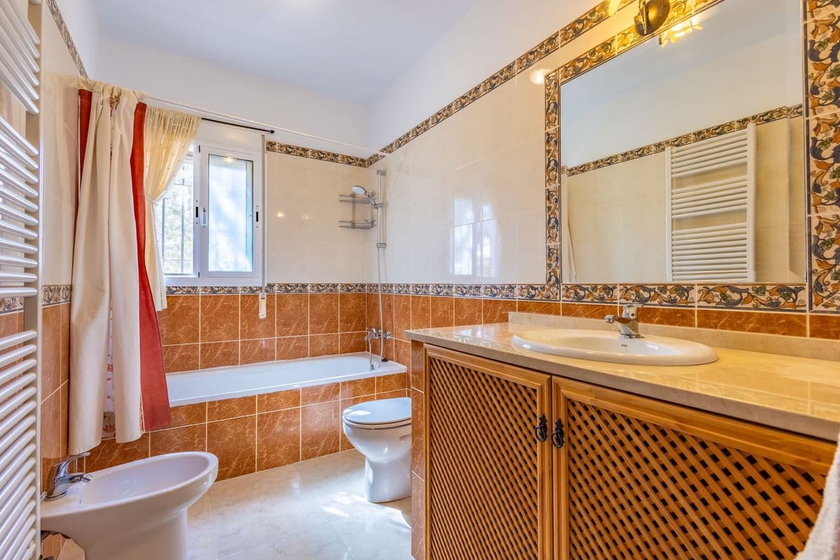 4 soverom Villa til salgs i Canillas de Aceituno med svømmebasseng garasje - € 525 000 (Ref: 10035710)
