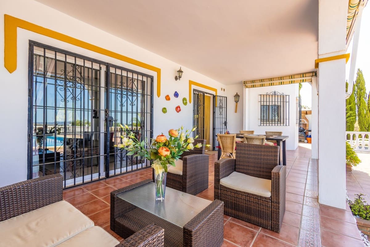 4 soverom Villa til salgs i Canillas de Aceituno med svømmebasseng garasje - € 525 000 (Ref: 10035710)