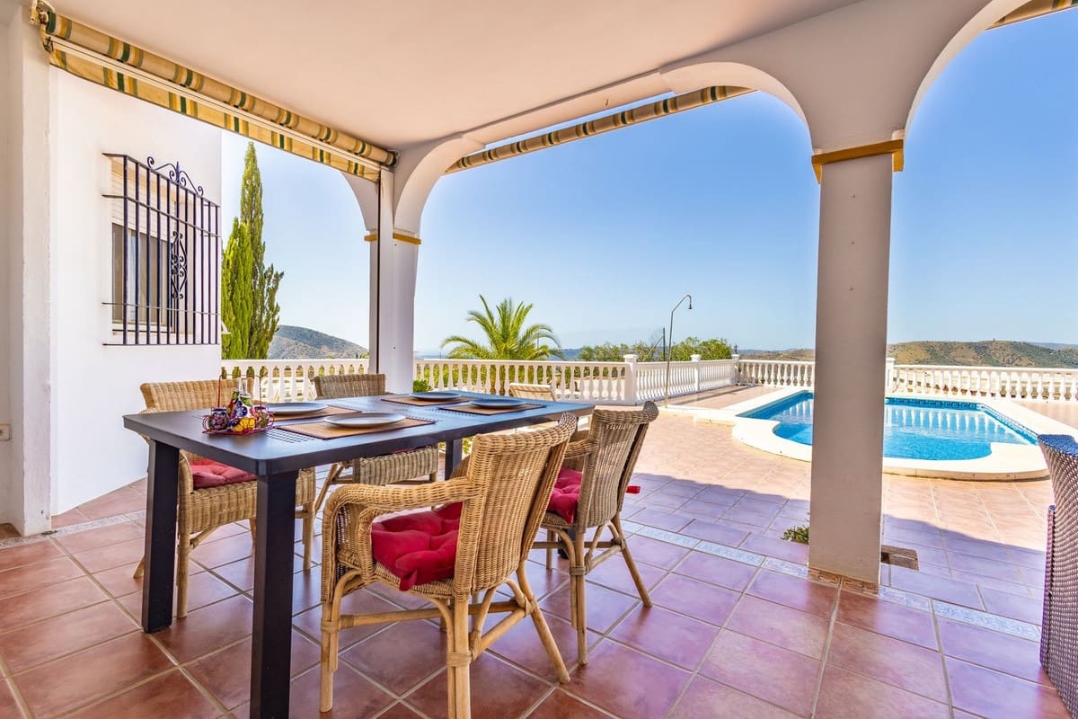 4 soverom Villa til salgs i Canillas de Aceituno med svømmebasseng garasje - € 525 000 (Ref: 10035710)