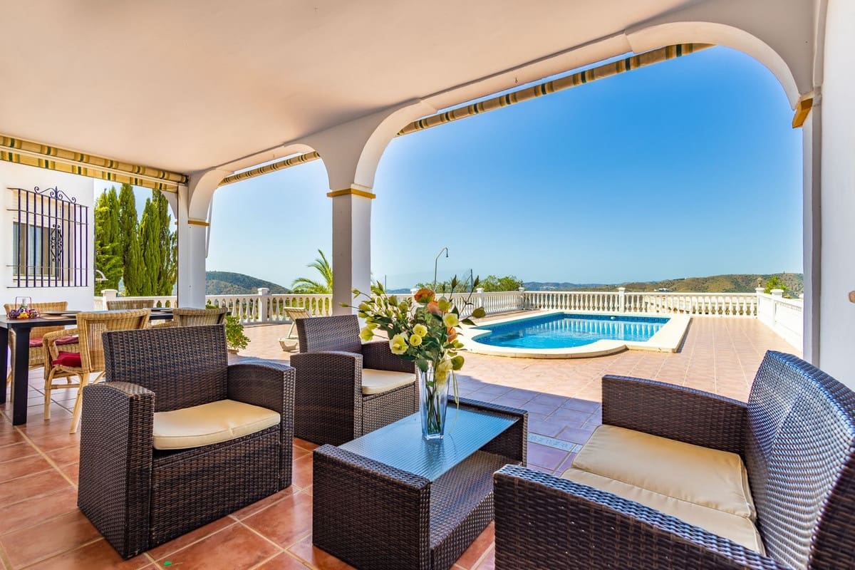 4 soverom Villa til salgs i Canillas de Aceituno med svømmebasseng garasje - € 525 000 (Ref: 10035710)
