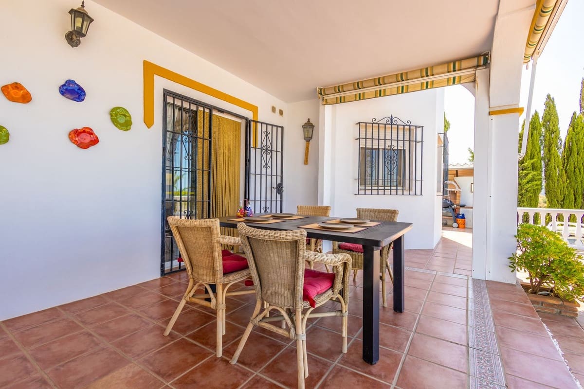 4 soverom Villa til salgs i Canillas de Aceituno med svømmebasseng garasje - € 525 000 (Ref: 10035710)