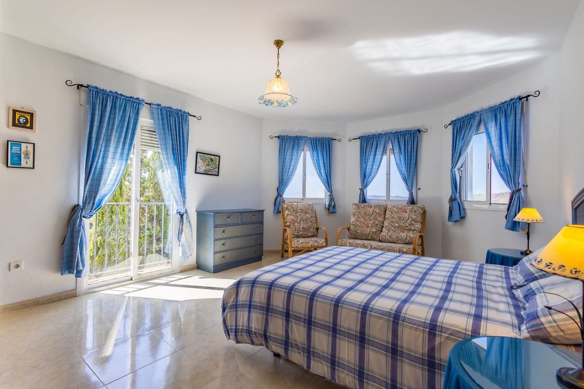 4 soverom Villa til salgs i Canillas de Aceituno med svømmebasseng garasje - € 525 000 (Ref: 10035710)