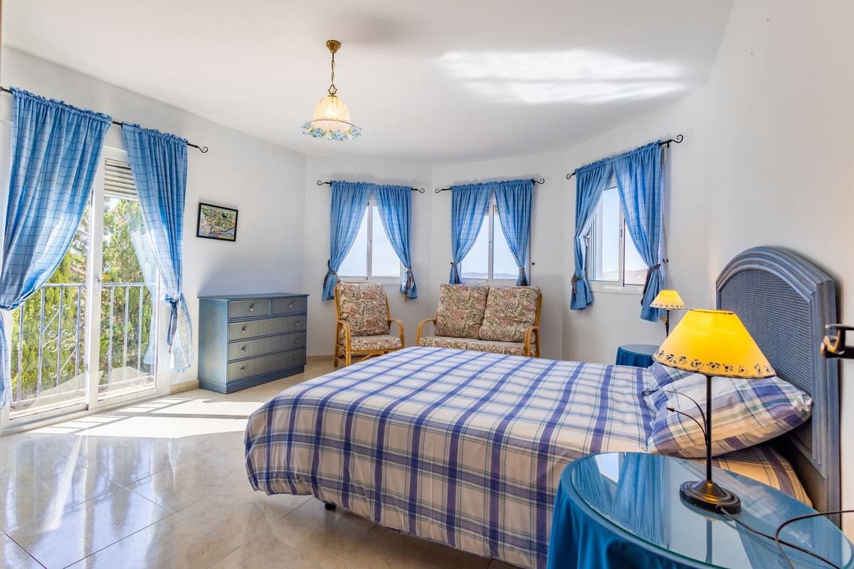4 soverom Villa til salgs i Canillas de Aceituno med svømmebasseng garasje - € 525 000 (Ref: 10035710)