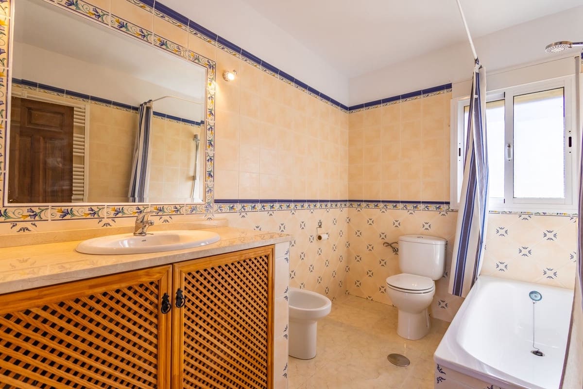 4 soverom Villa til salgs i Canillas de Aceituno med svømmebasseng garasje - € 525 000 (Ref: 10035710)