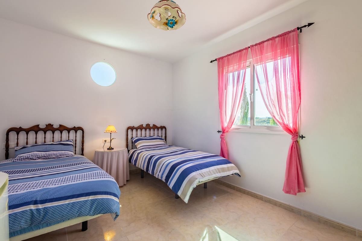 4 soverom Villa til salgs i Canillas de Aceituno med svømmebasseng garasje - € 525 000 (Ref: 10035710)