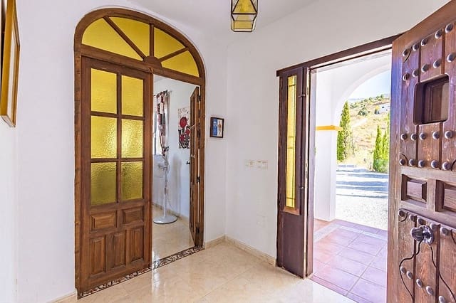 4 soverom Villa til salgs i Canillas de Aceituno med svømmebasseng garasje - € 525 000 (Ref: 10035710)
