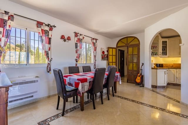 4 soverom Villa til salgs i Canillas de Aceituno med svømmebasseng garasje - € 525 000 (Ref: 10035710)