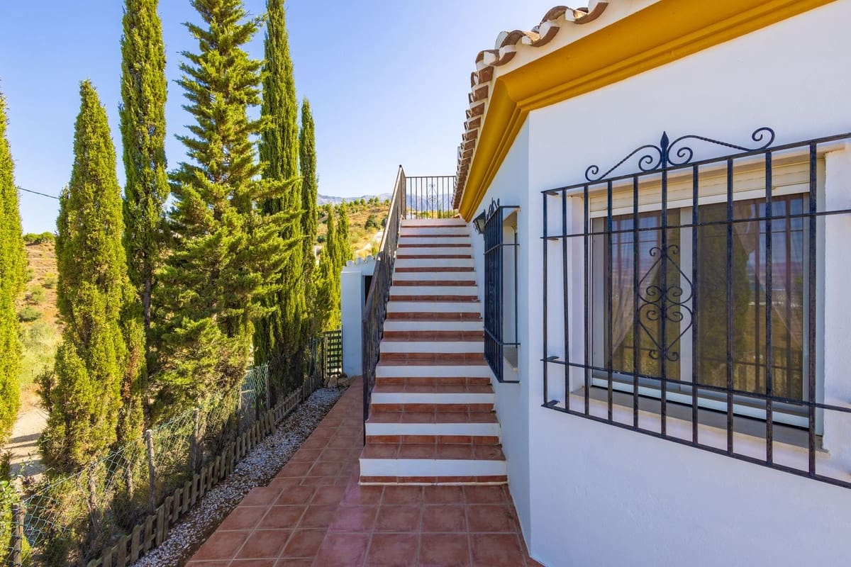 4 soverom Villa til salgs i Canillas de Aceituno med svømmebasseng garasje - € 525 000 (Ref: 10035710)