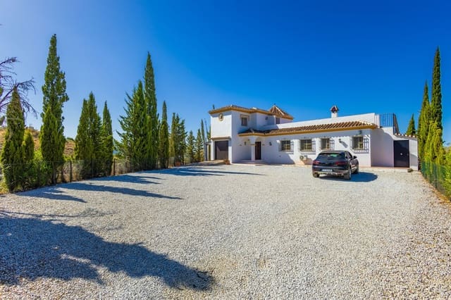 4 soverom Villa til salgs i Canillas de Aceituno med svømmebasseng garasje - € 525 000 (Ref: 10035710)