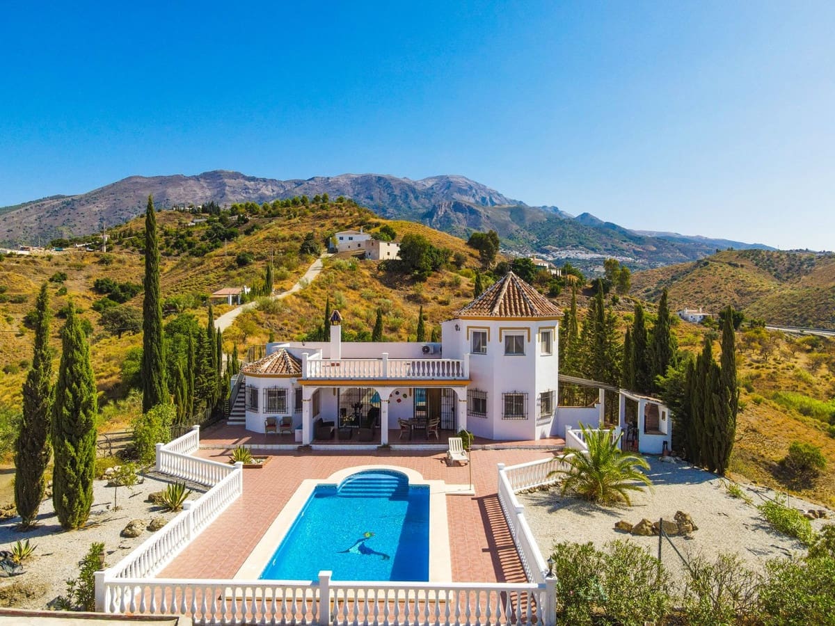 4 soverom Villa til salgs i Canillas de Aceituno med svømmebasseng garasje - € 525 000 (Ref: 10035710)
