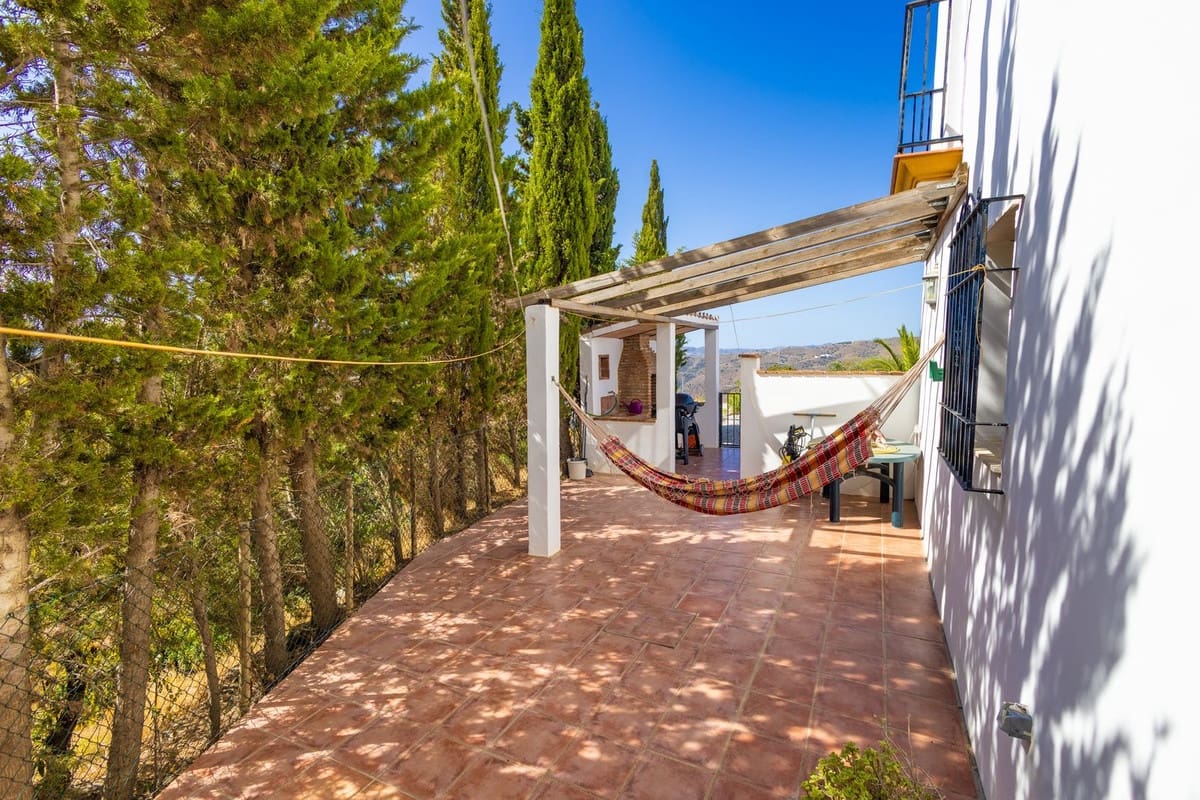4 soverom Villa til salgs i Canillas de Aceituno med svømmebasseng garasje - € 525 000 (Ref: 10035710)