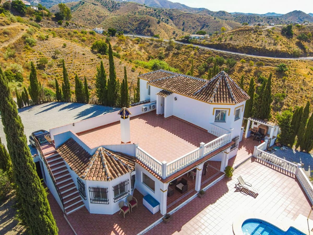 4 soverom Villa til salgs i Canillas de Aceituno med svømmebasseng garasje - € 525 000 (Ref: 10035710)