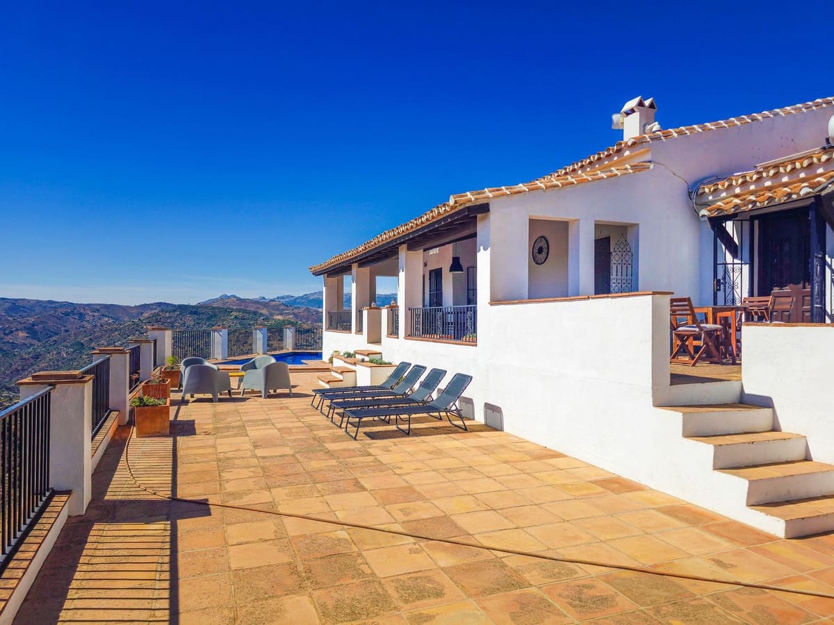 4 soveværelse Villa til salg i Comares med swimmingpool garage - € 425.000 (Ref: 10039036)