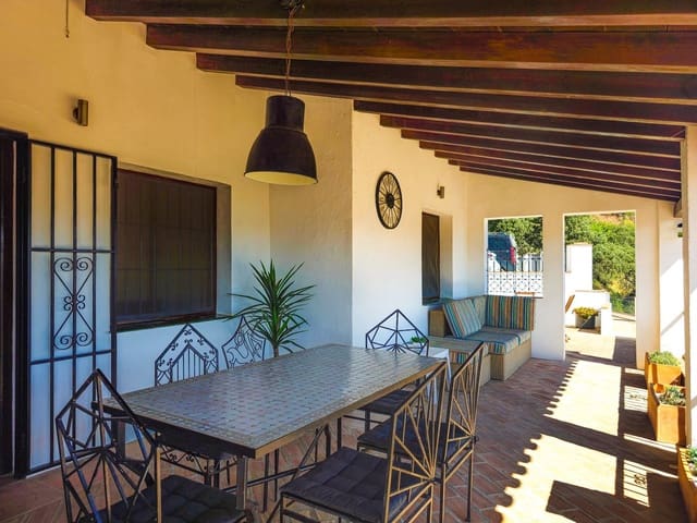 4 soveværelse Villa til salg i Comares med swimmingpool garage - € 425.000 (Ref: 10039036)