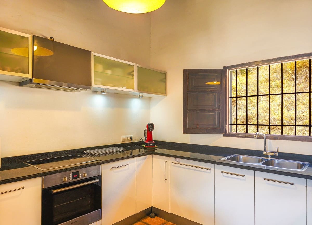4 soveværelse Villa til salg i Comares med swimmingpool garage - € 425.000 (Ref: 10039036)