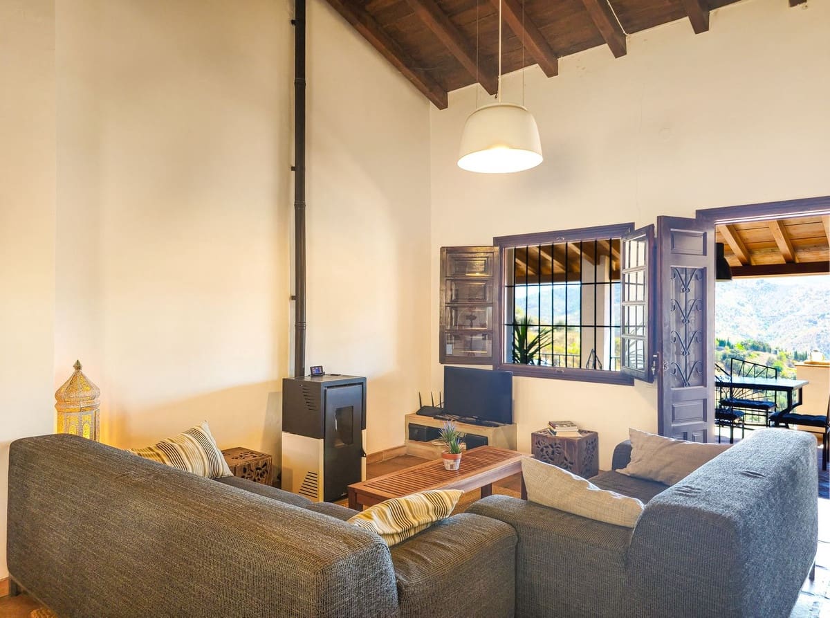 4 soveværelse Villa til salg i Comares med swimmingpool garage - € 425.000 (Ref: 10039036)