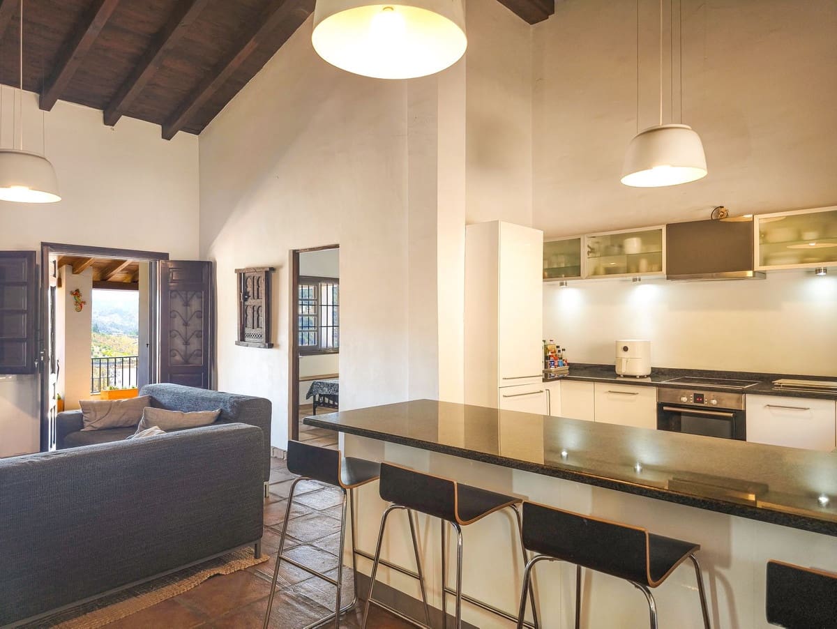 4 soveværelse Villa til salg i Comares med swimmingpool garage - € 425.000 (Ref: 10039036)