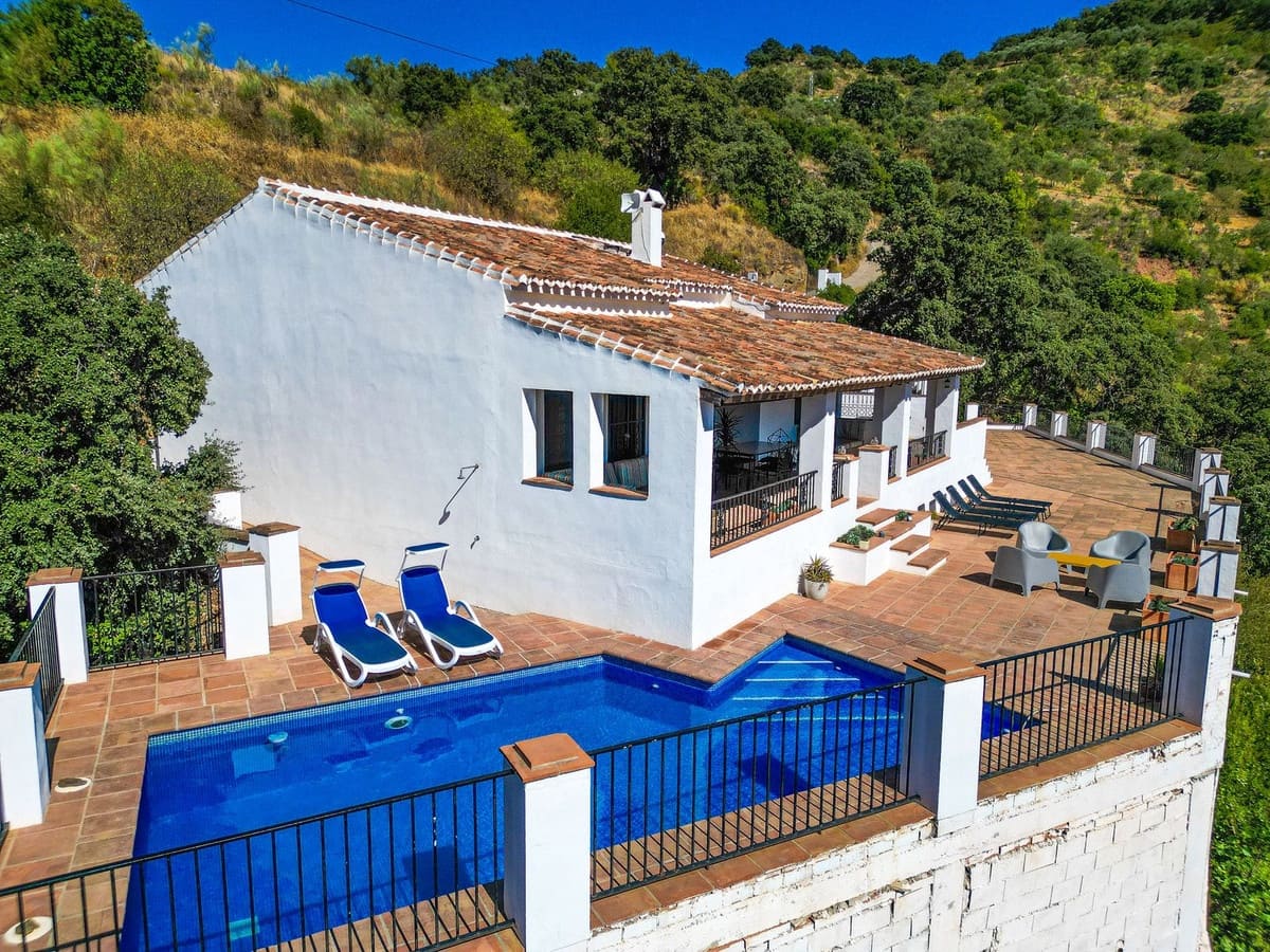 4 soveværelse Villa til salg i Comares med swimmingpool garage - € 425.000 (Ref: 10039036)