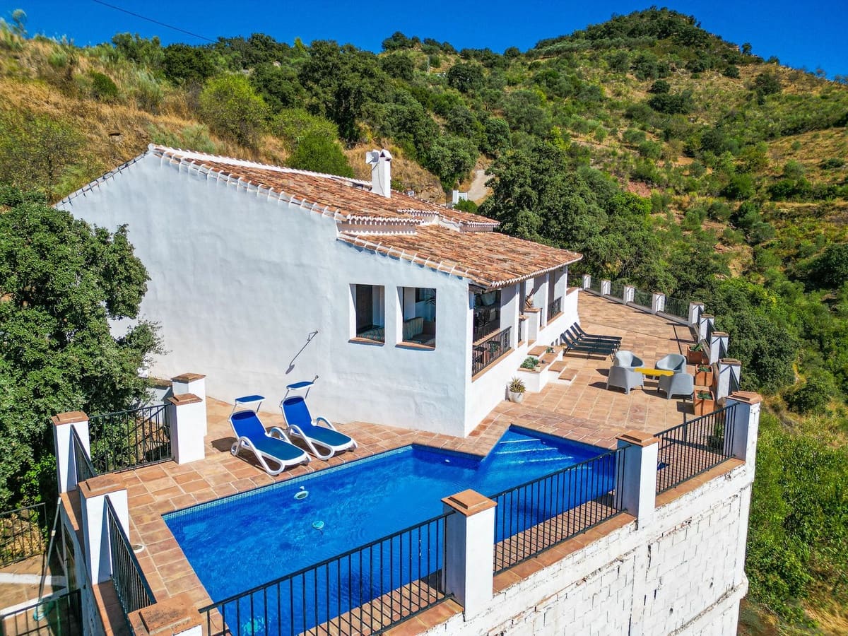 4 soveværelse Villa til salg i Comares med swimmingpool garage - € 425.000 (Ref: 10039036)