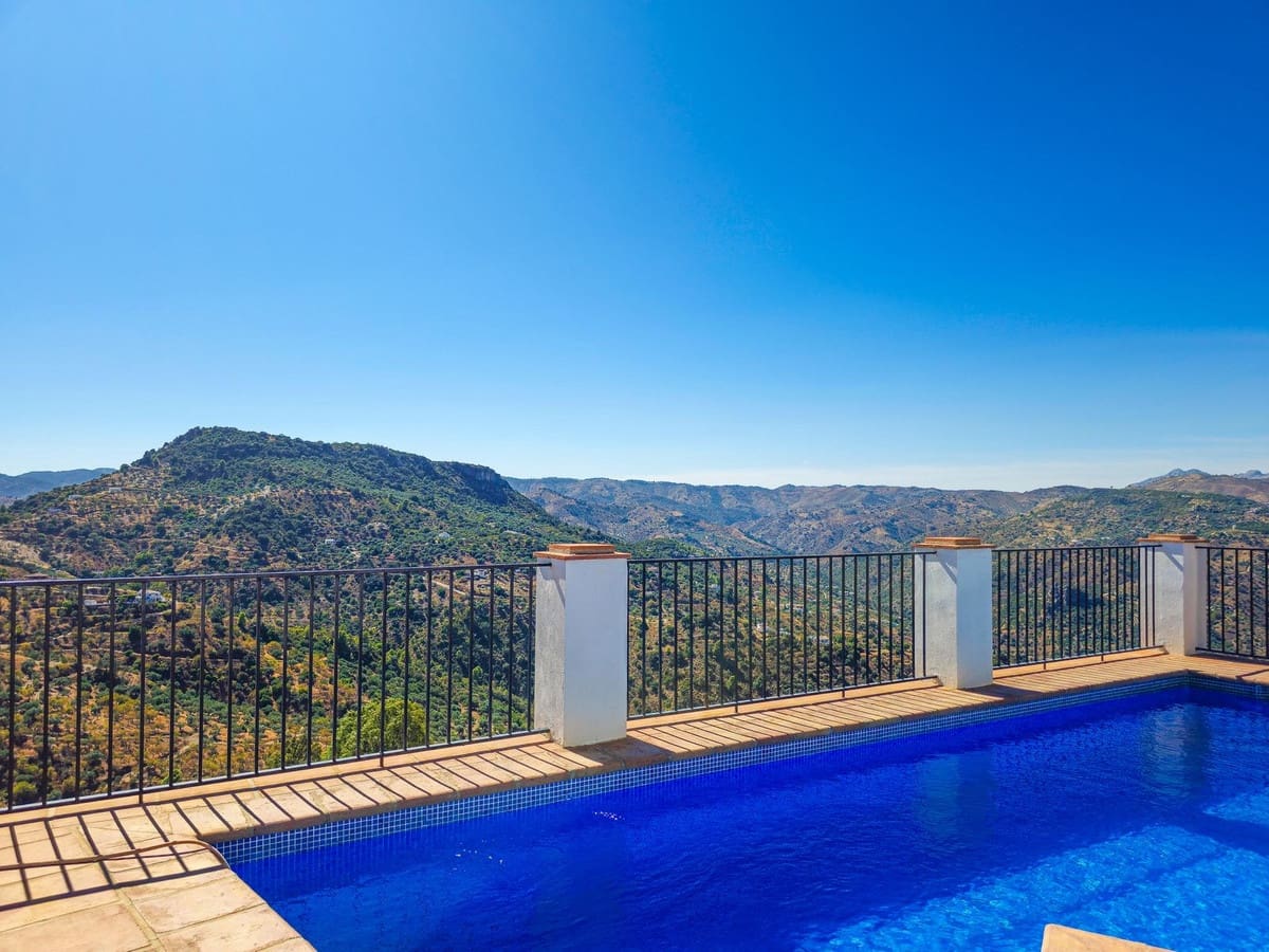 4 soveværelse Villa til salg i Comares med swimmingpool garage - € 425.000 (Ref: 10039036)