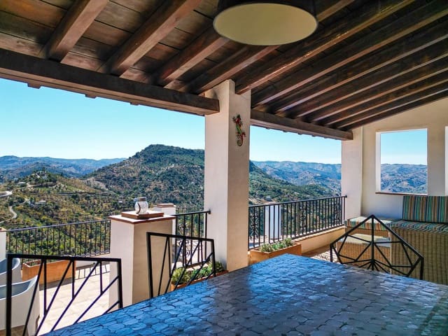 4 soveværelse Villa til salg i Comares med swimmingpool garage - € 425.000 (Ref: 10039036)