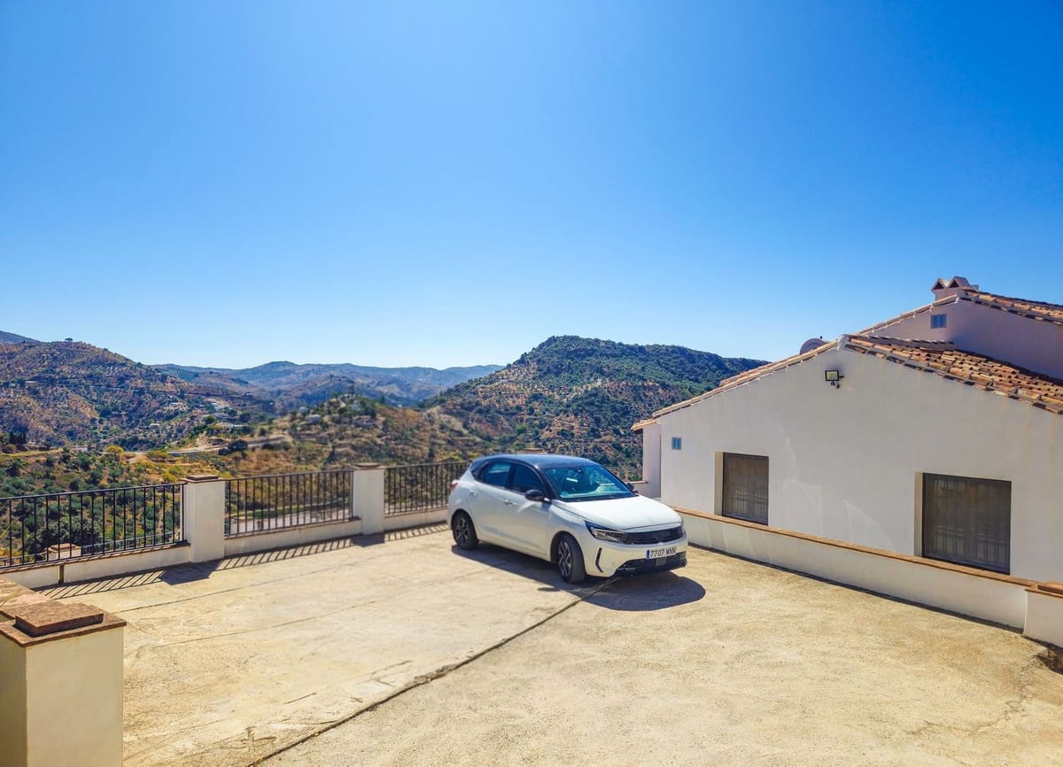 4 soveværelse Villa til salg i Comares med swimmingpool garage - € 425.000 (Ref: 10039036)