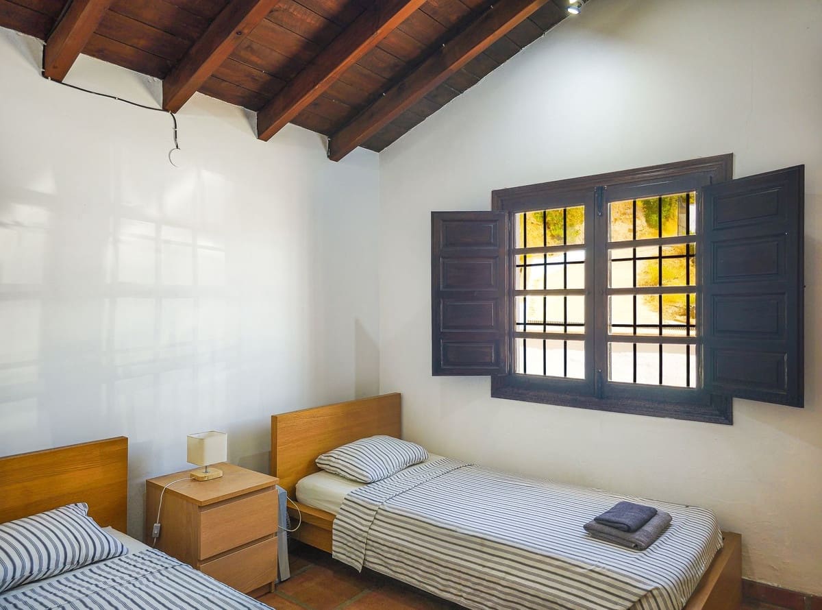 4 soveværelse Villa til salg i Comares med swimmingpool garage - € 425.000 (Ref: 10039036)