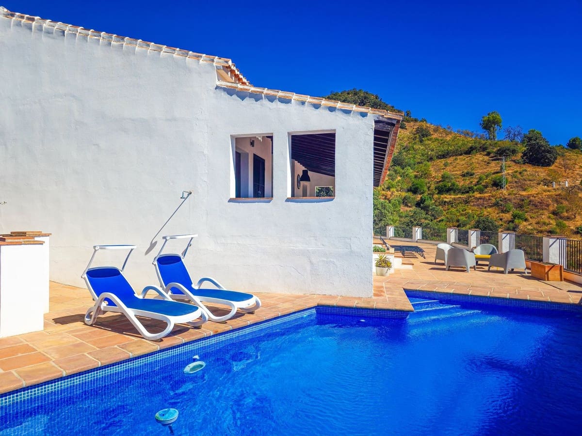 4 soveværelse Villa til salg i Comares med swimmingpool garage - € 425.000 (Ref: 10039036)
