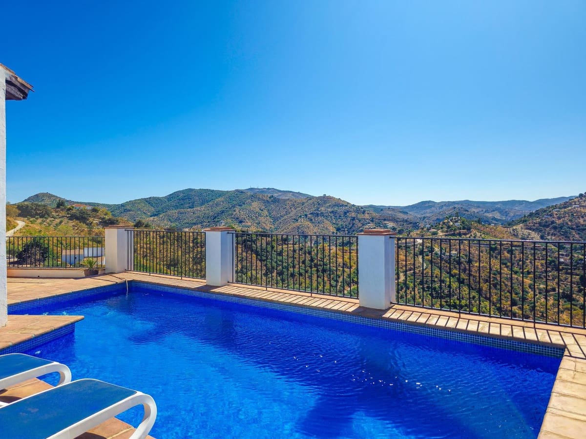 4 soveværelse Villa til salg i Comares med swimmingpool garage - € 425.000 (Ref: 10039036)