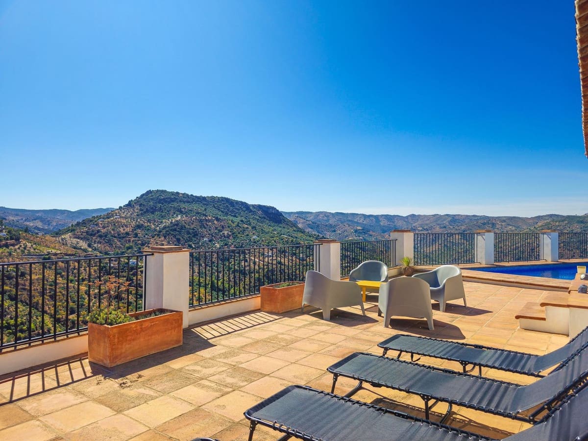 4 soveværelse Villa til salg i Comares med swimmingpool garage - € 425.000 (Ref: 10039036)