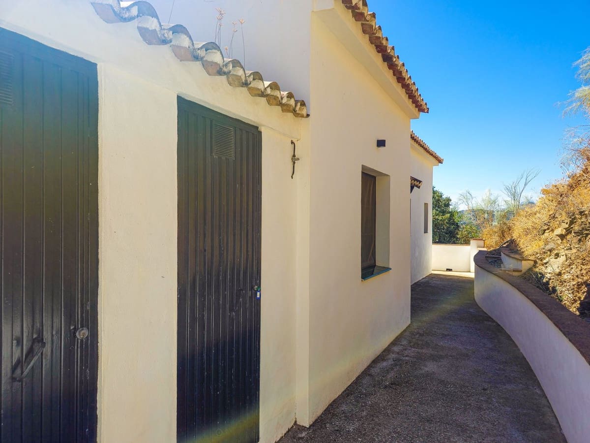 4 soveværelse Villa til salg i Comares med swimmingpool garage - € 425.000 (Ref: 10039036)