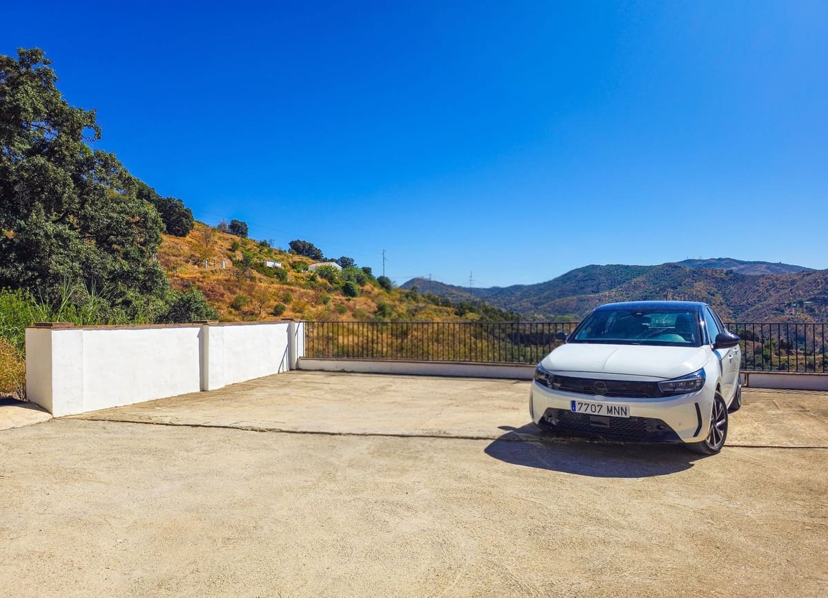 4 soveværelse Villa til salg i Comares med swimmingpool garage - € 425.000 (Ref: 10039036)