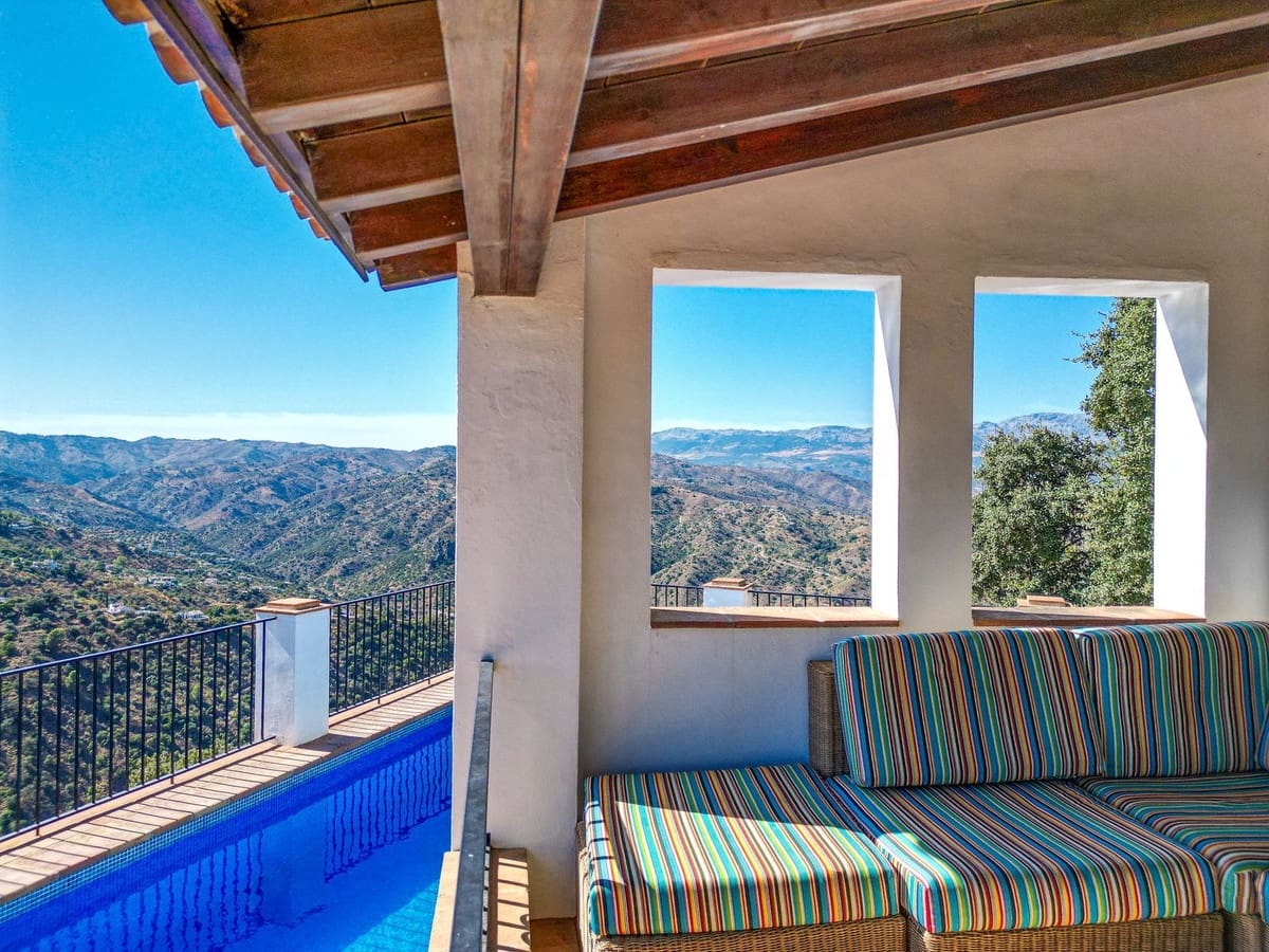 4 soveværelse Villa til salg i Comares med swimmingpool garage - € 425.000 (Ref: 10039036)
