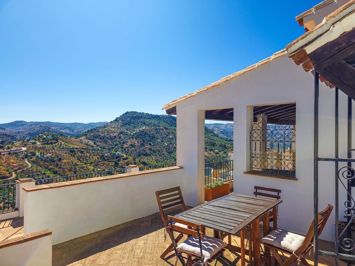 4 soveværelse Villa til salg i Comares med swimmingpool garage - € 425.000 (Ref: 10039036)