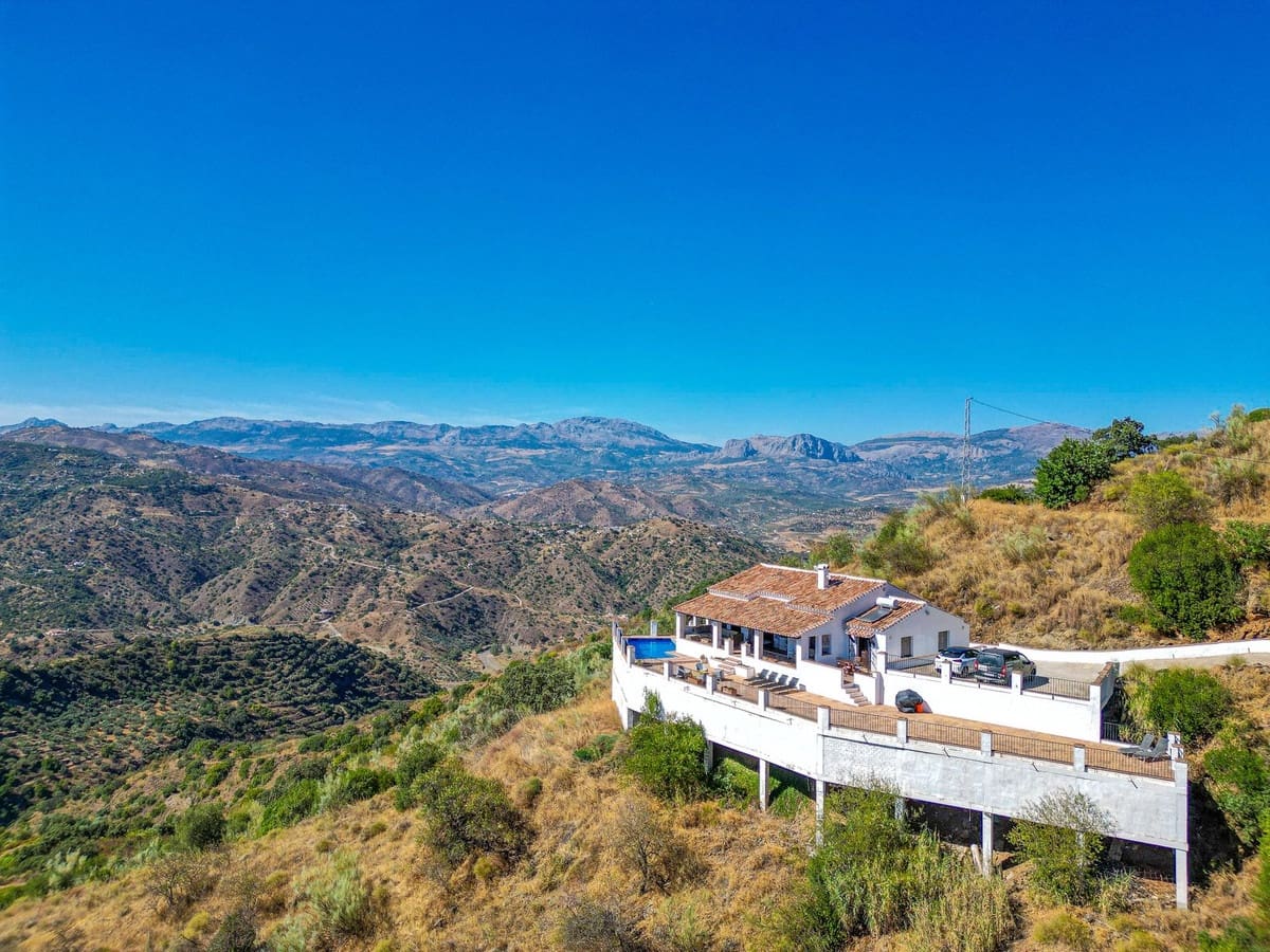 4 soveværelse Villa til salg i Comares med swimmingpool garage - € 425.000 (Ref: 10039036)