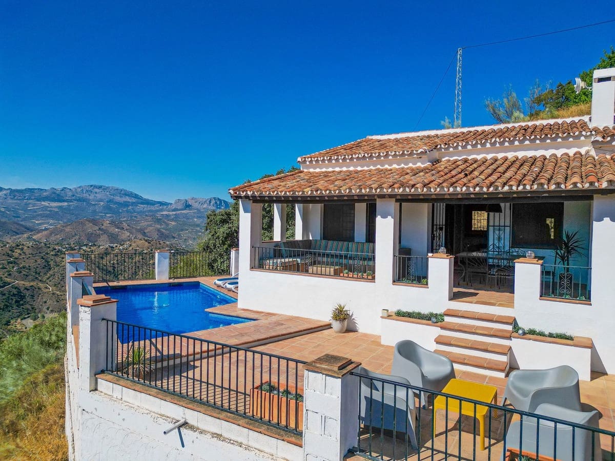 4 soveværelse Villa til salg i Comares med swimmingpool garage - € 425.000 (Ref: 10039036)